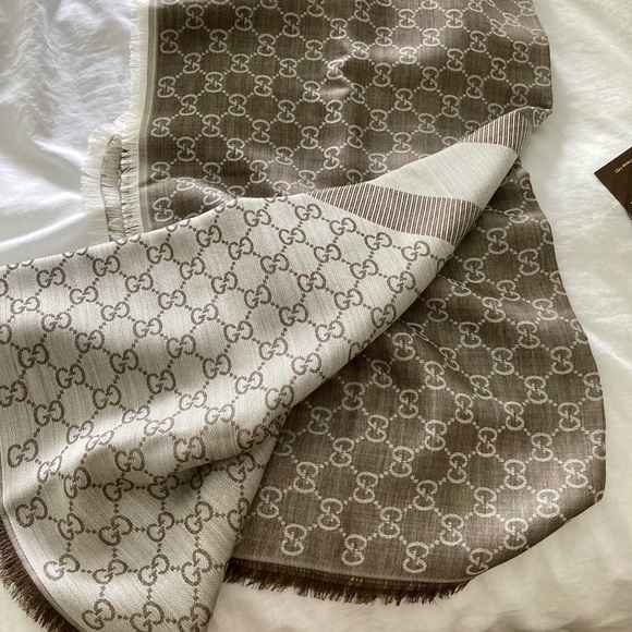 NWT Gucci GG taupe/beige wool & silk scarf - Picture 3 of 10